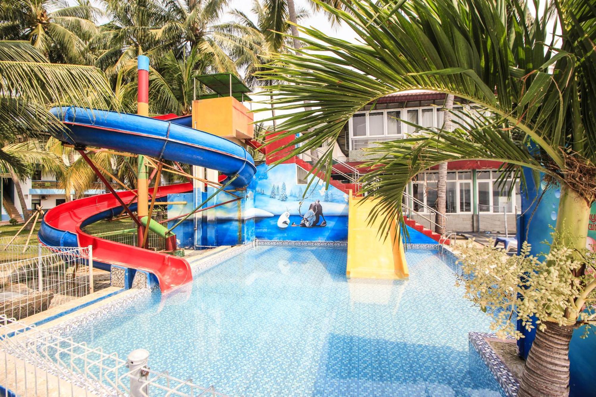 Allisa Resort Hotel Anyer Buitenkant foto