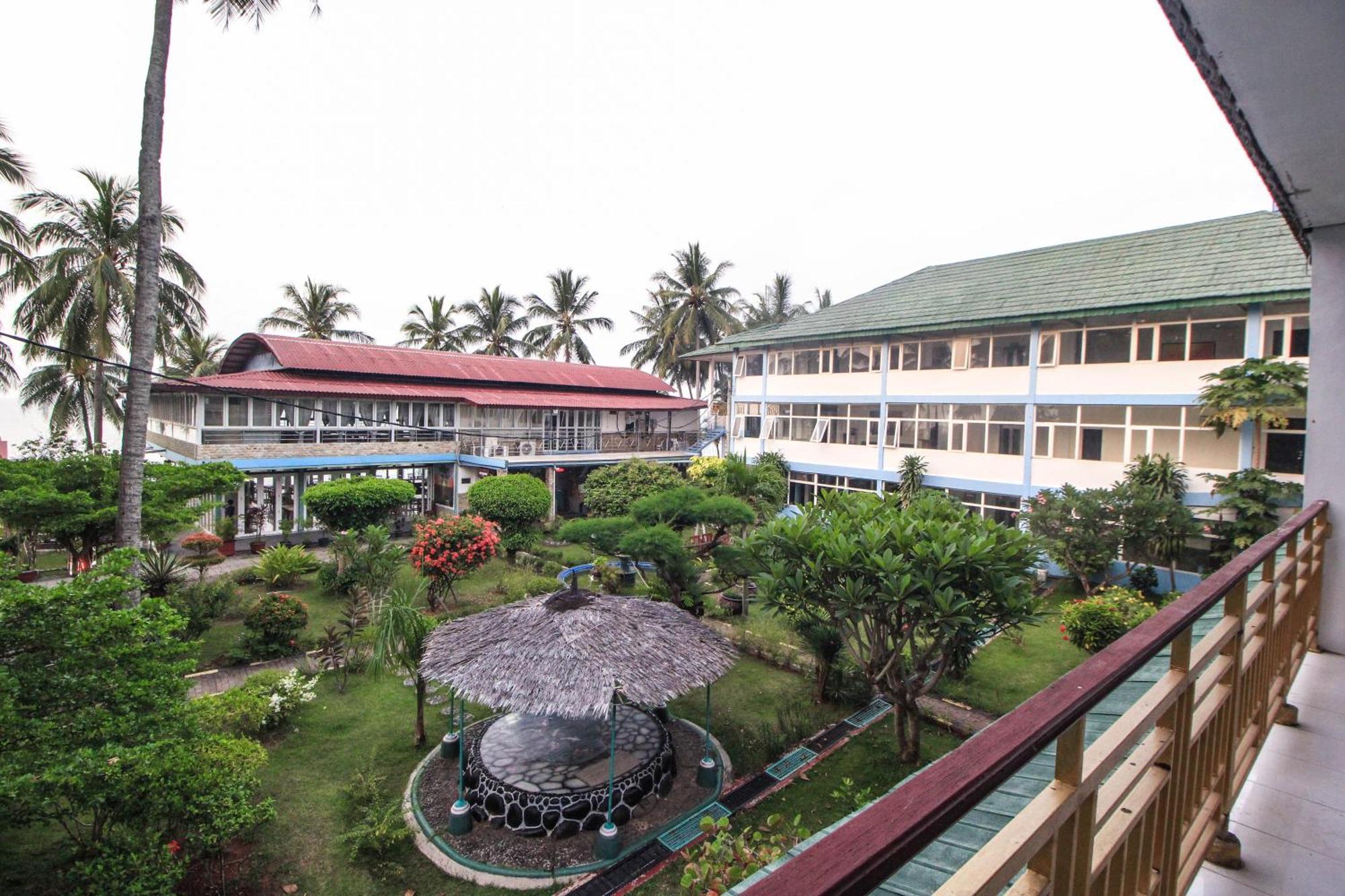 Allisa Resort Hotel Anyer Buitenkant foto